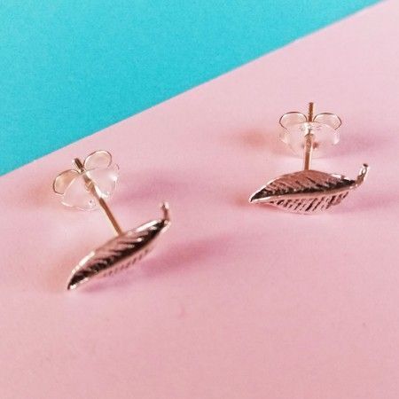 Pendientes en forma de hoja pequeña