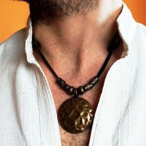 Collar hombre cuero y medalla 2