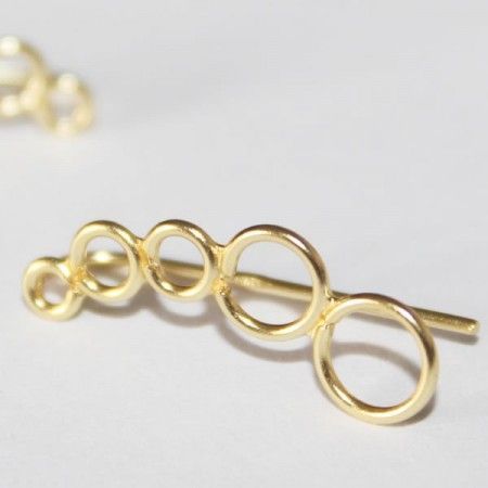 Pendientes trepadores de plata dorada con circulos