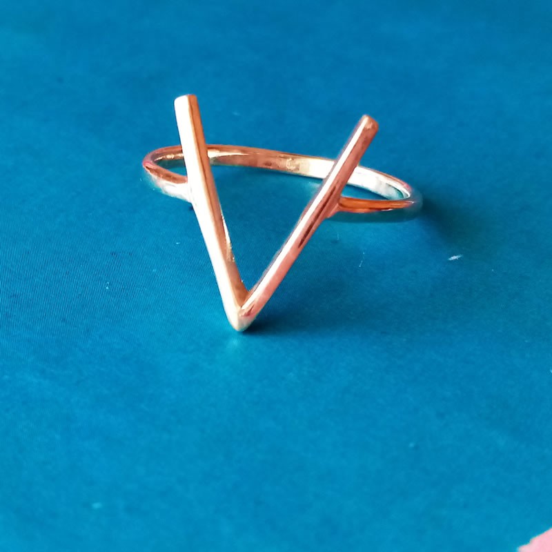 Anillo V Grande Plata