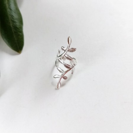 Pendientes de plata con diseño natural de hojitas y cierre ajustable