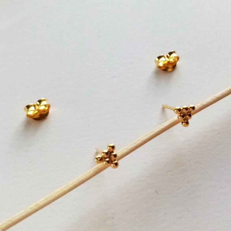 Pendientes oro bolitas