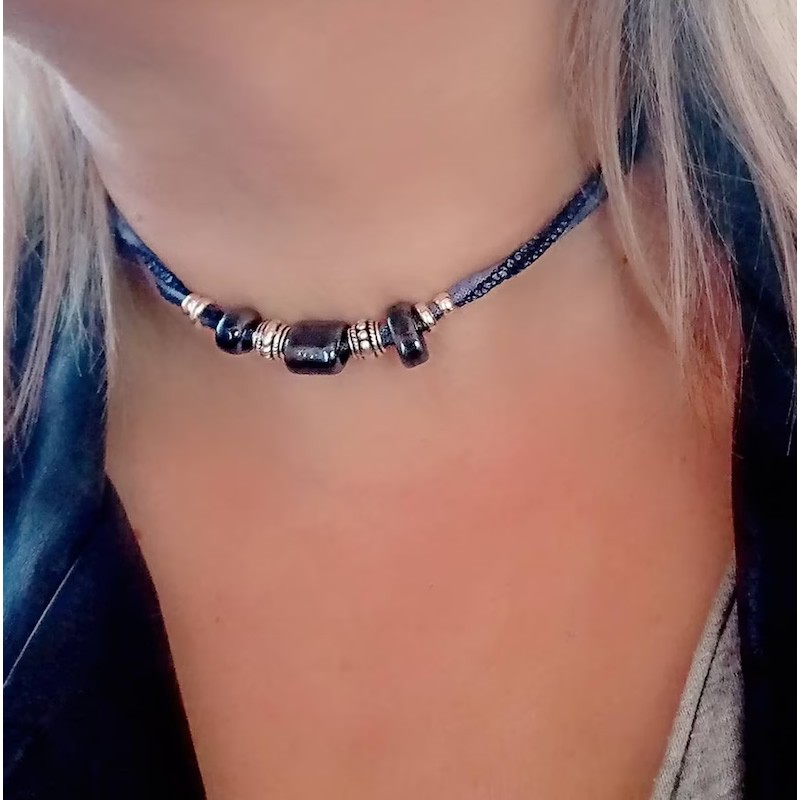 collar boho azul marino