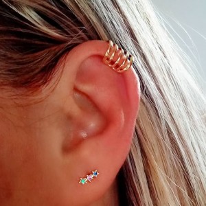 18K gold-plated 5-hoop sterling silver ear cuff.