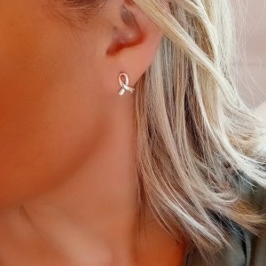 pendientes lazo solidario de plata