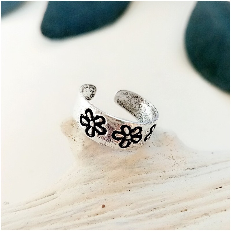MIDI Flowers Ring with engraved flower design in silver