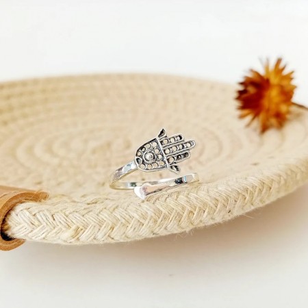 Elegant 925 Silver Ring with Hamsa Hand and Heart Motifs