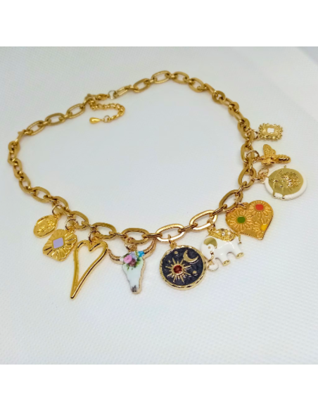 Gargantilla con 10 charms dorados