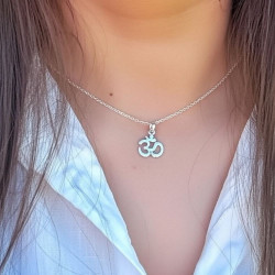 gargantilla de mujer simbolo om plata
