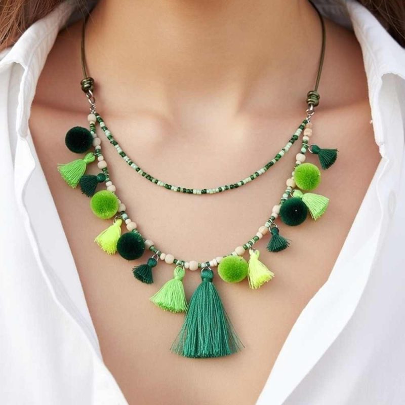 Collar Borlas Pompones Verde Esmeralda