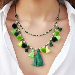 Collar Borlas Pompones Verde Esmeralda