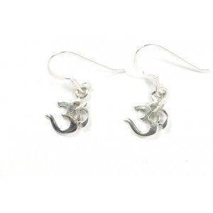 Pendientes OM de gancho en plata de ley de www.puravidapulseras.com