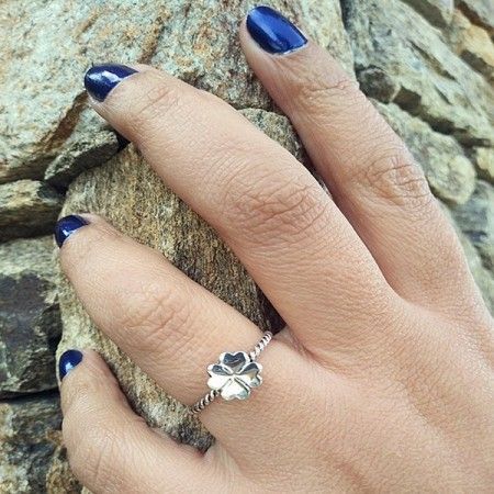 anillo trebol de cuatro hojas de plata de ley de www.puravidapulseras.com