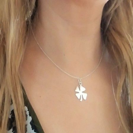 gargantilla trebol de plata de ley de www.puravidapulseras.com