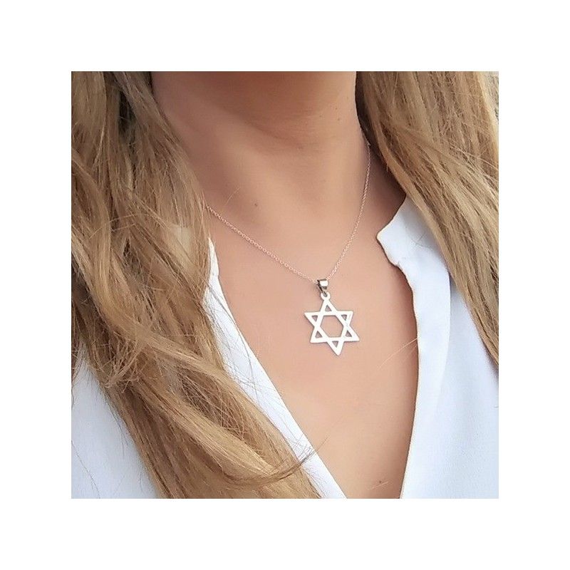 Elegant necklace with Star of David