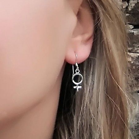Pendientes con el símbolo de la mujer en Plata de Ley