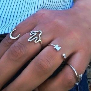 Anillo en plata de ley rodiada con circonita y letra M de www.puravidapulseras.com 2